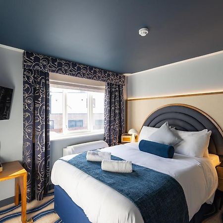 Отель The Anchorage Canford Cliffs Экстерьер фото