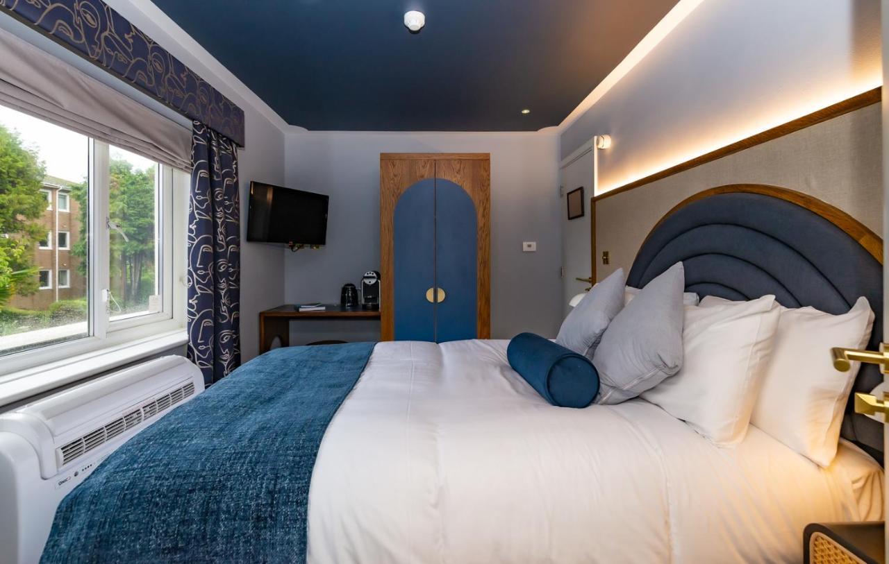 Отель The Anchorage Canford Cliffs Экстерьер фото
